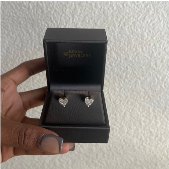 white gold heart shaped diamond earrings - Picture 1 of 4